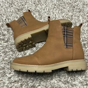 Toms Skylar Boots Toffee Nubuck